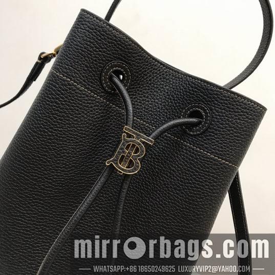 Burberry Replica Bags Burberry 80556911 16x26x26cm CN