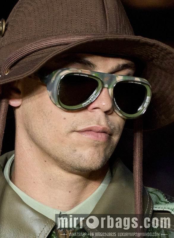 Replica LV Glasses smr58