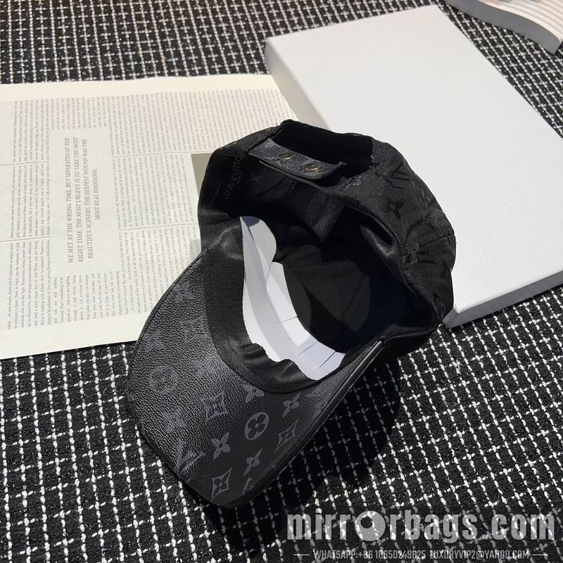 Replica LV Hat 042603