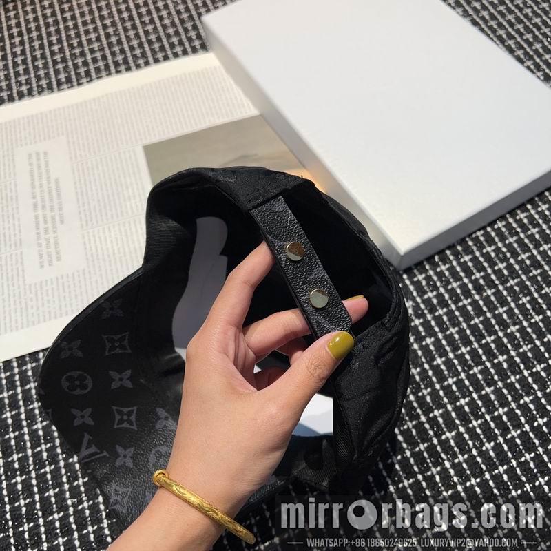Replica LV Hat 042603