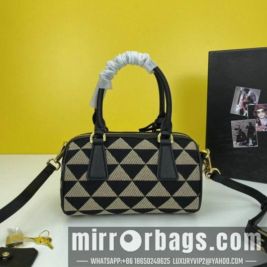 Replica Prada Bags Prada枕头包1BB846 20x14x11cm ww