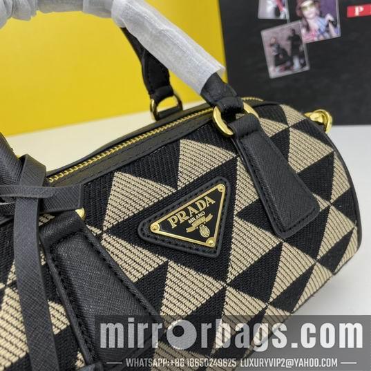 Replica Prada Bags Prada枕头包1BB846 20x14x11cm ww