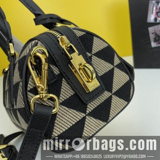 Replica Prada Bags Prada枕头包1BB846 20x14x11cm ww