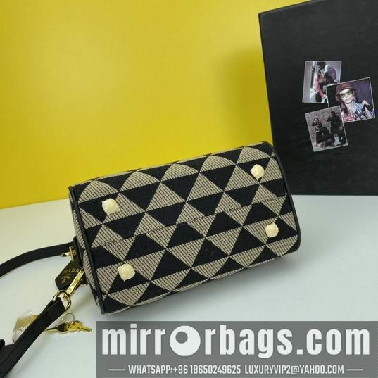 Replica Prada Bags Prada枕头包1BB846 20x14x11cm ww