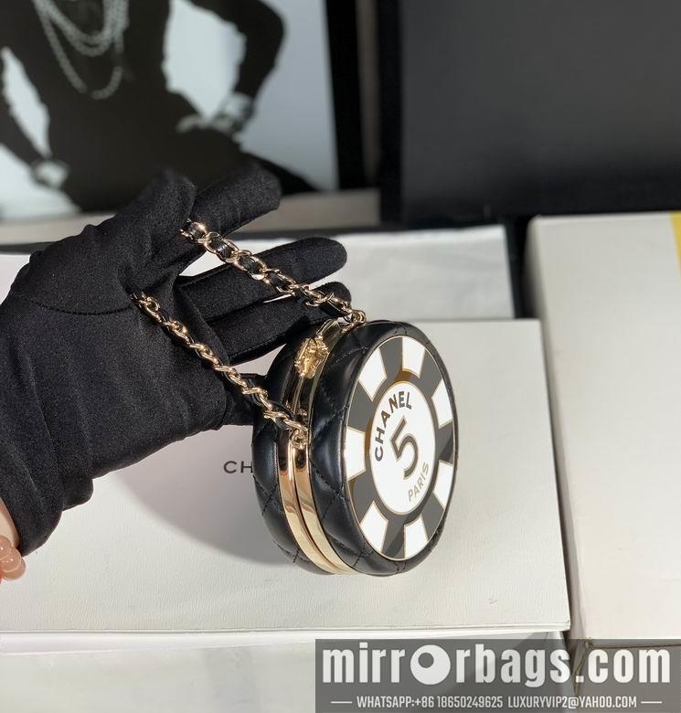 1:1 Replica Chanel Bags 8X8X3.5cm 061102 YG 2colour
