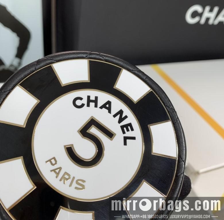1:1 Replica Chanel Bags 8X8X3.5cm 061102 YG 2colour