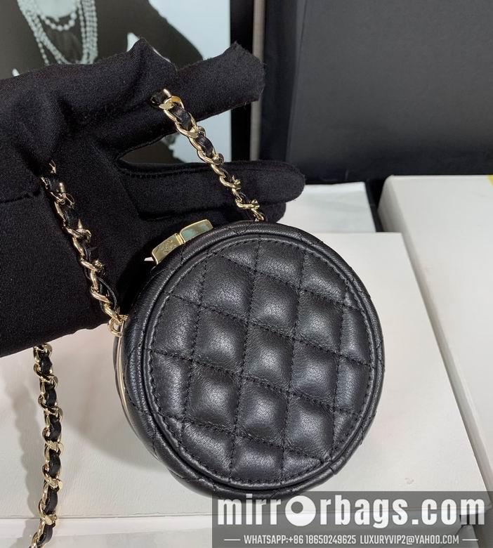 1:1 Replica Chanel Bags 8X8X3.5cm 061102 YG 2colour