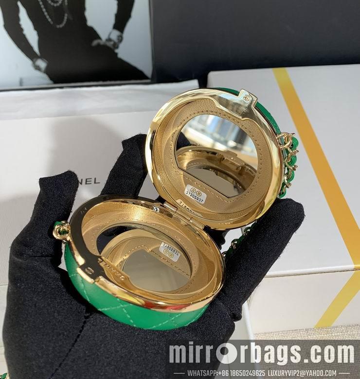 1:1 Replica Chanel Bags 8X8X3.5cm 061102 YG 2colour