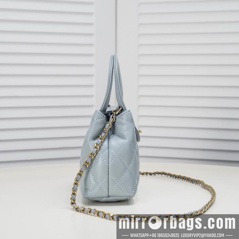 1:1 Replica Chanel Bags 6170 19X13X7cm WO 3