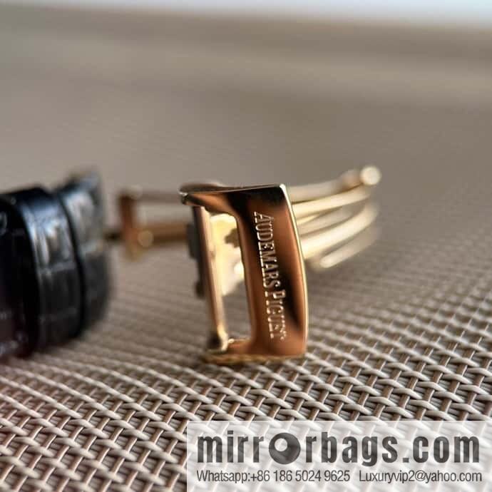 Alligator Leather RF Factory, Audemars Piguet Royal Oak Series Model 67601 Quartz Watch