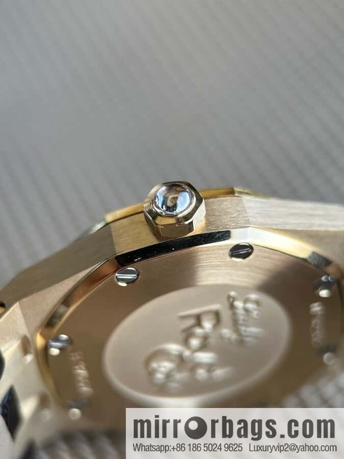 Alligator Leather RF Factory, Audemars Piguet Royal Oak Series Model 67601 Quartz Watch