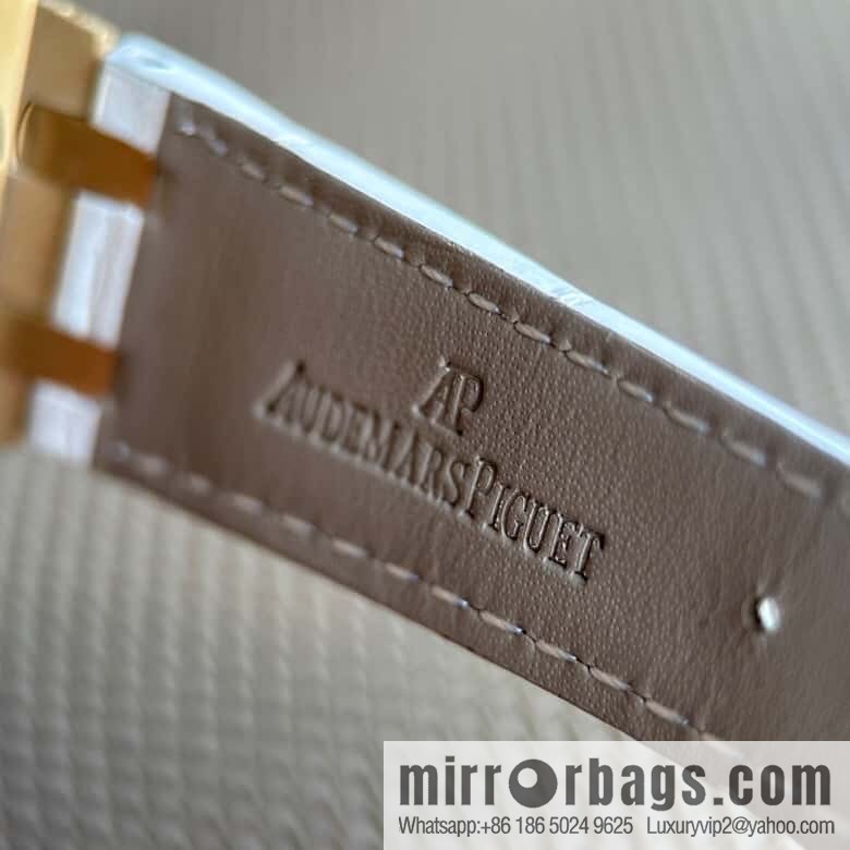 Alligator Leather RF Factory, Audemars Piguet Royal Oak Series Model 67601 Quartz Watch