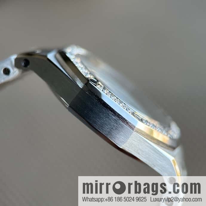 Alligator Leather RF Factory, Audemars Piguet Royal Oak Series Model 67601 Quartz Watch
