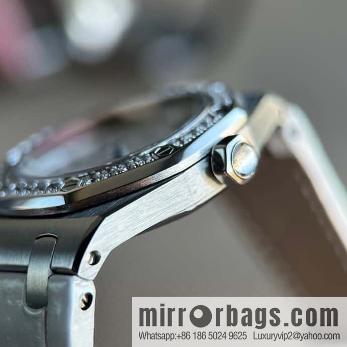 Alligator Leather RF Factory, Audemars Piguet Royal Oak Series Model 67601 Quartz Watch