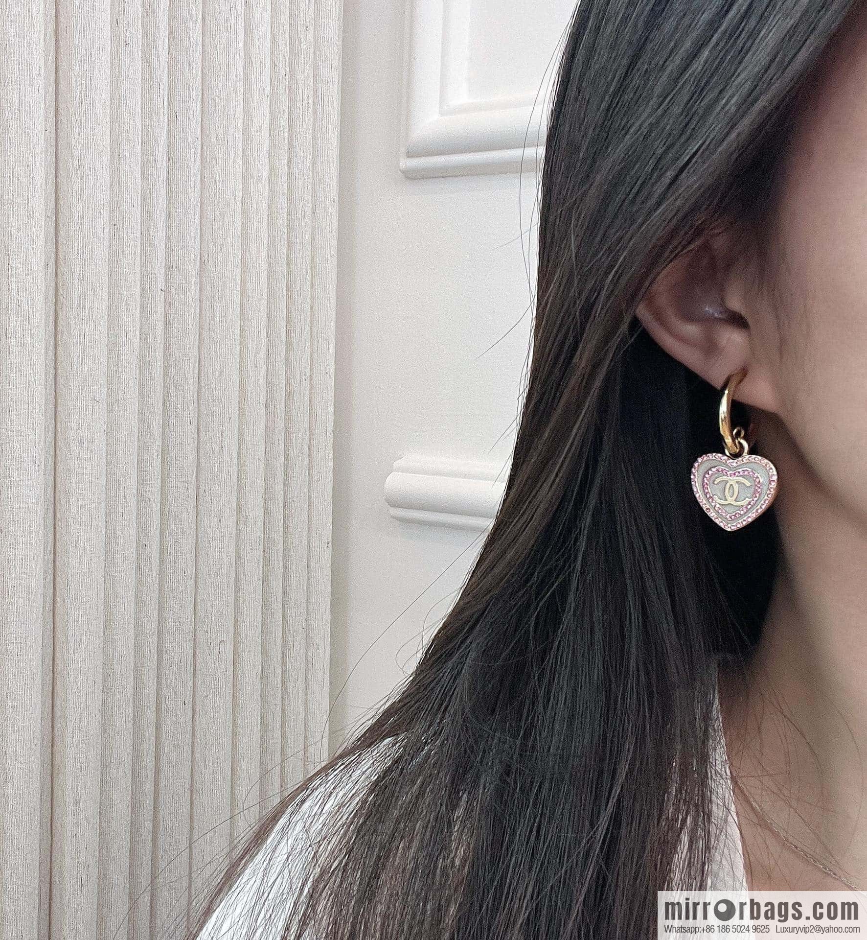 ❗️New ❗️ Chanel stud earrings ☀️ new ☑️ Chanel c2 double c peach heart love stud earrings ☀️