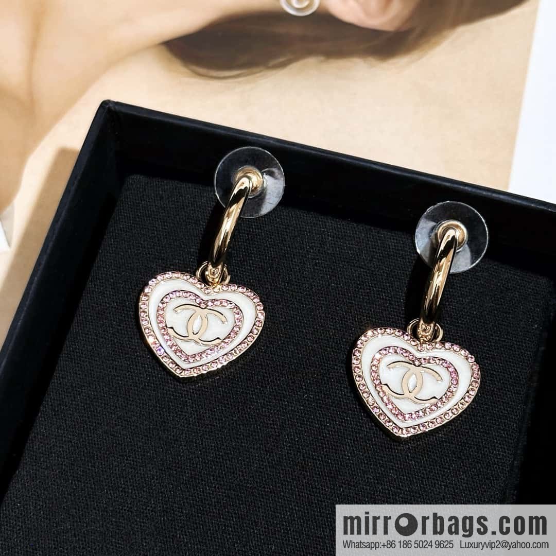 ❗️New ❗️ Chanel stud earrings ☀️ new ☑️ Chanel c2 double c peach heart love stud earrings ☀️