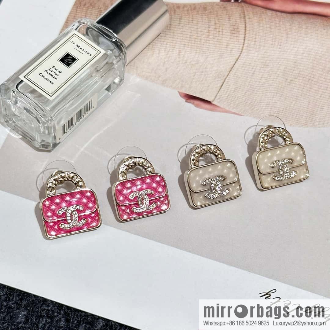 ❗️New ❗️ Chanel stud earrings ☀️ new ☑️ Chanel c1 double c diamond bag 👜 stud earrings ☀️