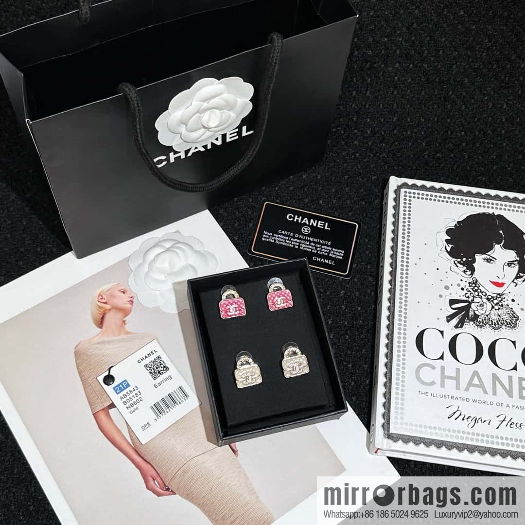 ❗️New ❗️ Chanel stud earrings ☀️ new ☑️ Chanel c1 double c diamond bag 👜 stud earrings ☀️
