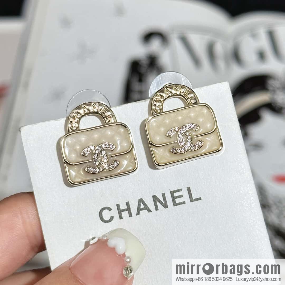 ❗️New ❗️ Chanel stud earrings ☀️ new ☑️ Chanel c1 double c diamond bag 👜 stud earrings ☀️