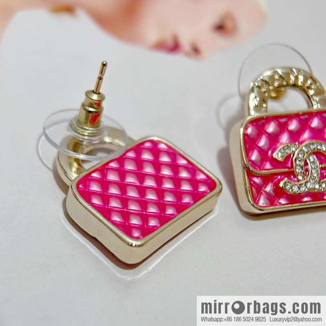 ❗️New ❗️ Chanel stud earrings ☀️ new ☑️ Chanel c1 double c diamond bag 👜 stud earrings ☀️