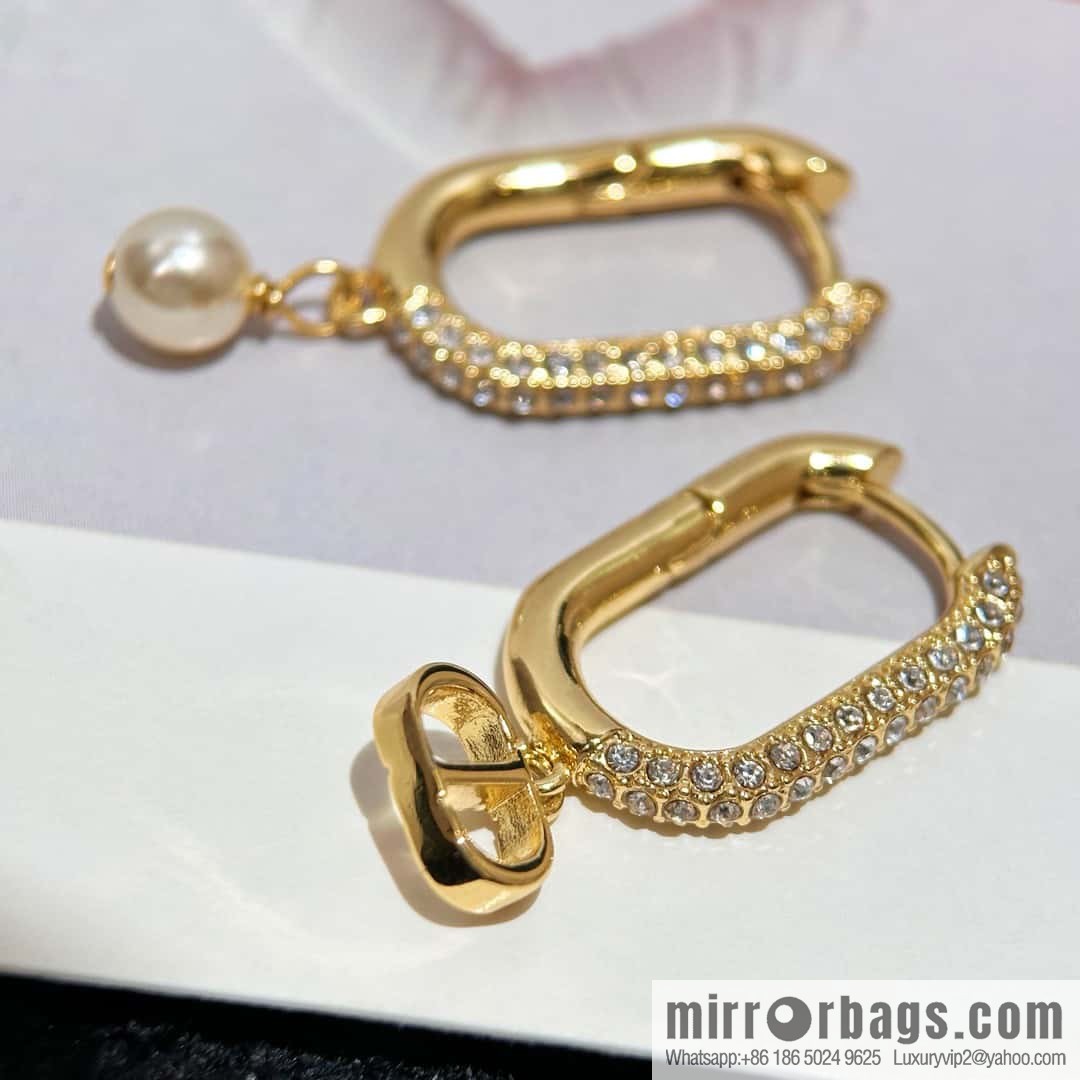 New ☑️ DIOR CD pearl stud earrings