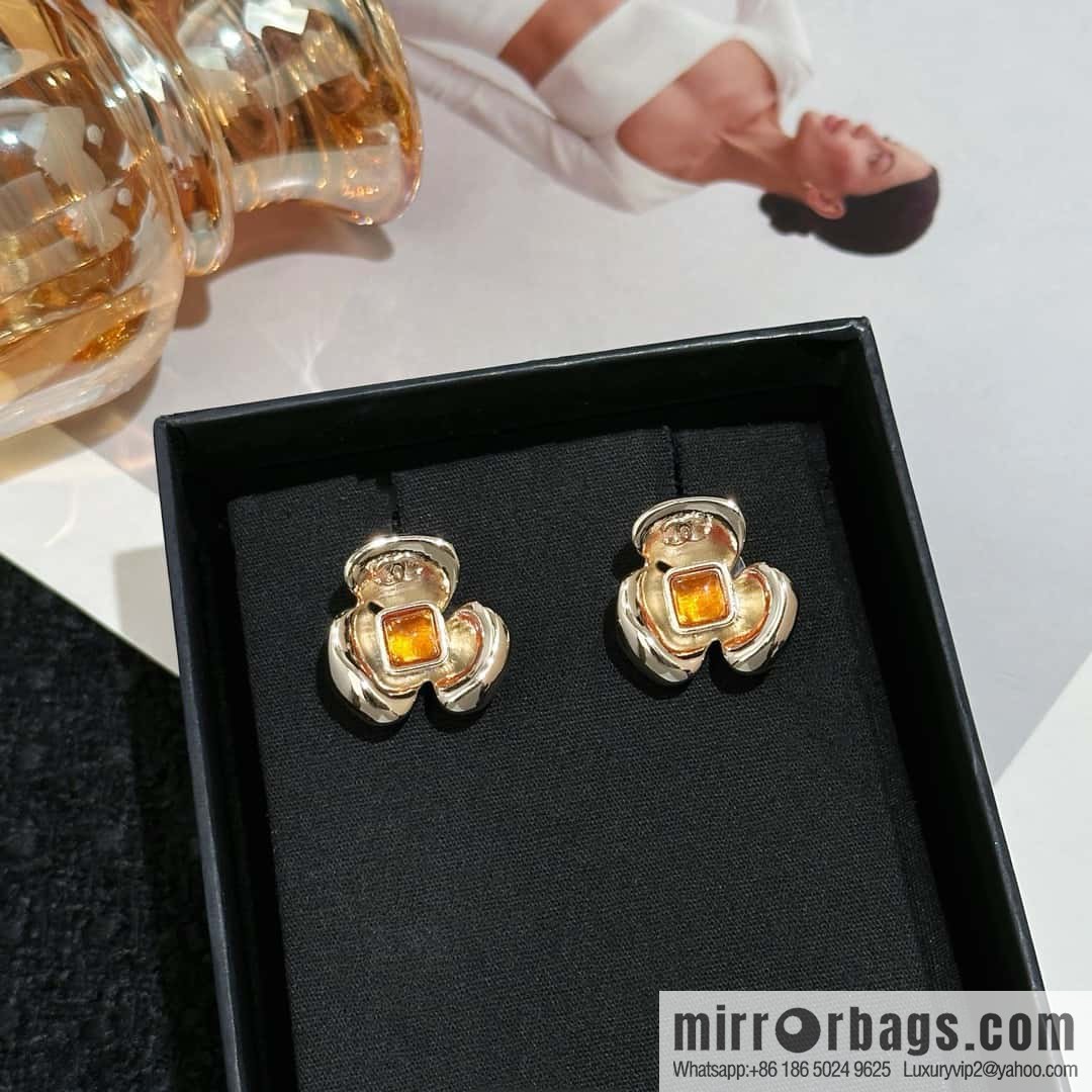❗️New ❗️ Chanel stud earrings ☀️ new ☑️ Chanel C1 double c camellia stud earrings ☀️