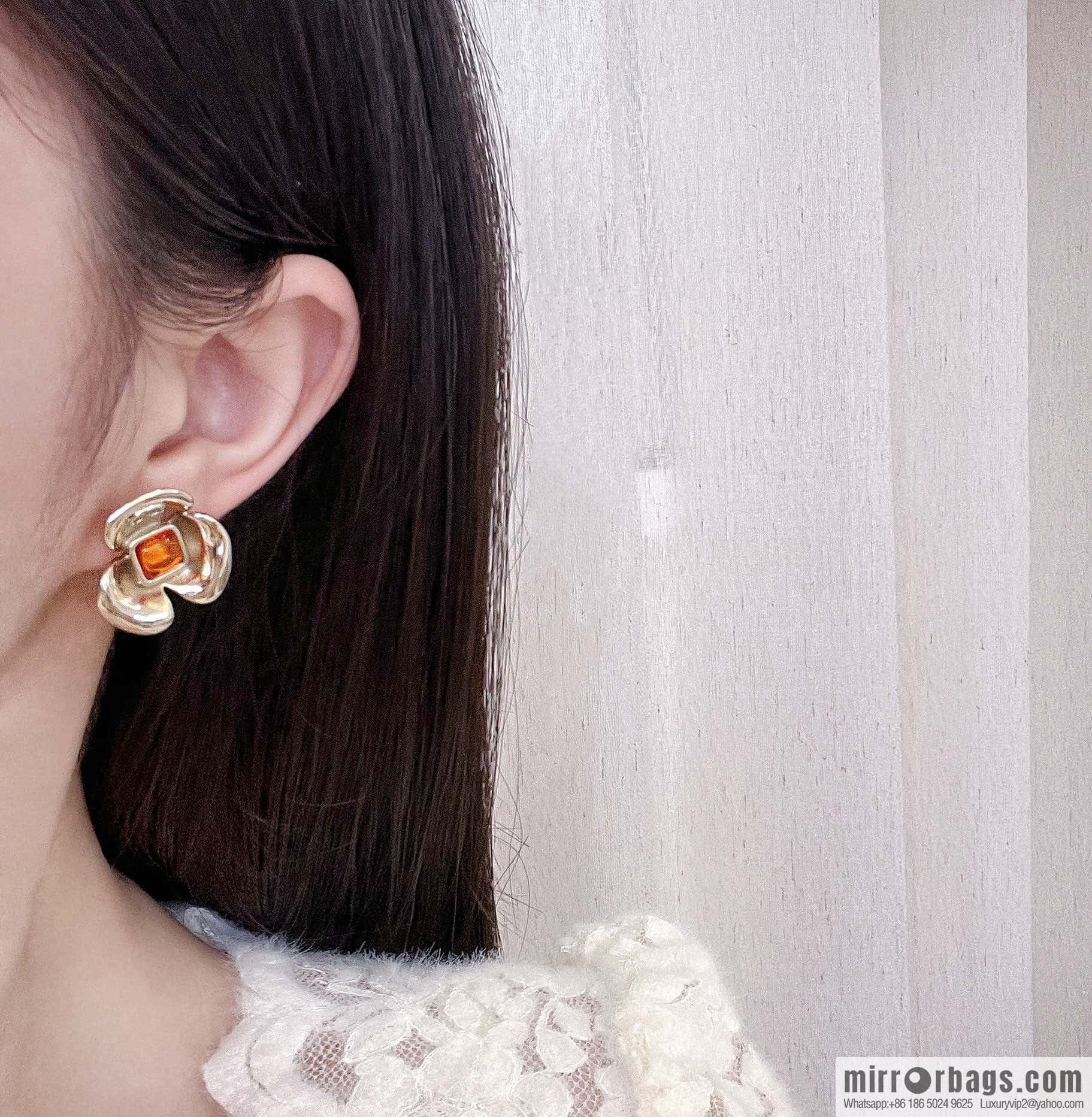 ❗️New ❗️ Chanel stud earrings ☀️ new ☑️ Chanel C1 double c camellia stud earrings ☀️