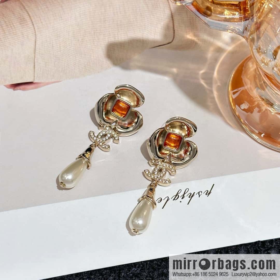 ❗️New ❗️ Chanel stud earrings ☀️ new ☑️ Chanel C3 double c camellia pearl stud earrings ☀️