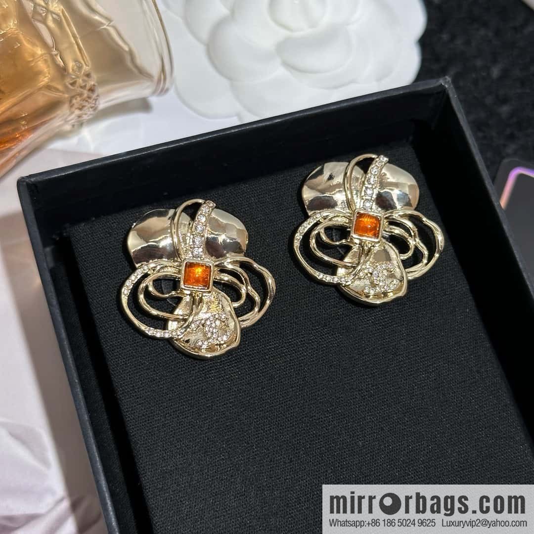 ❗️New ❗️ Chanel stud earrings ☀️ new ☑️ Chanel C1 double c camellia stud earrings ☀️