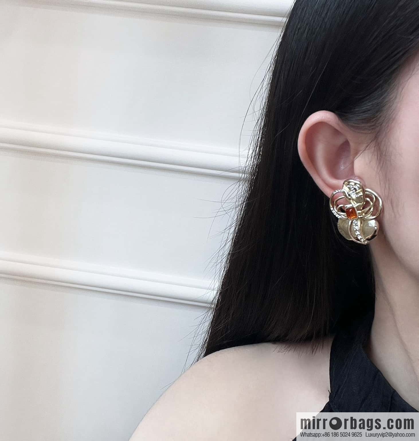 ❗️New ❗️ Chanel stud earrings ☀️ new ☑️ Chanel C1 double c camellia stud earrings ☀️