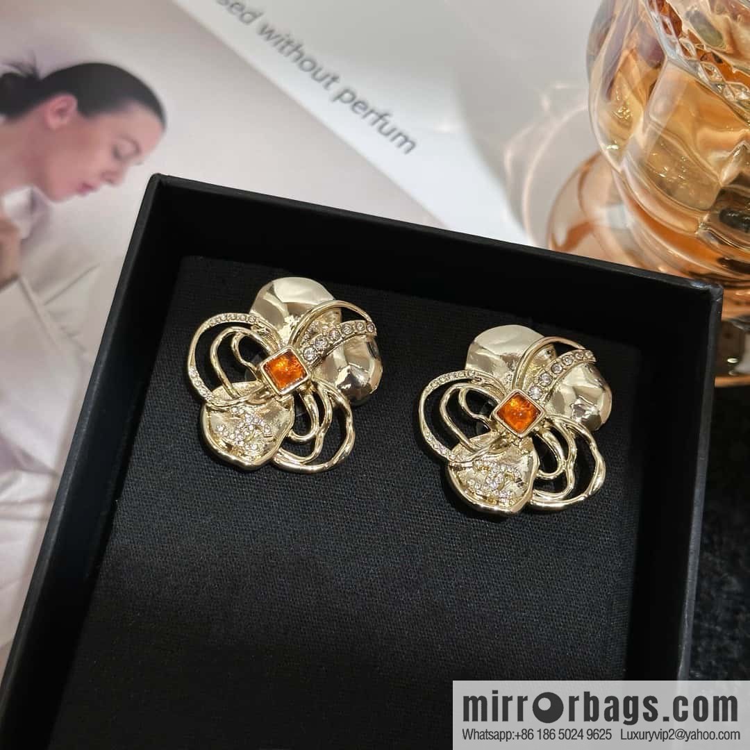❗️New ❗️ Chanel stud earrings ☀️ new ☑️ Chanel C1 double c camellia stud earrings ☀️