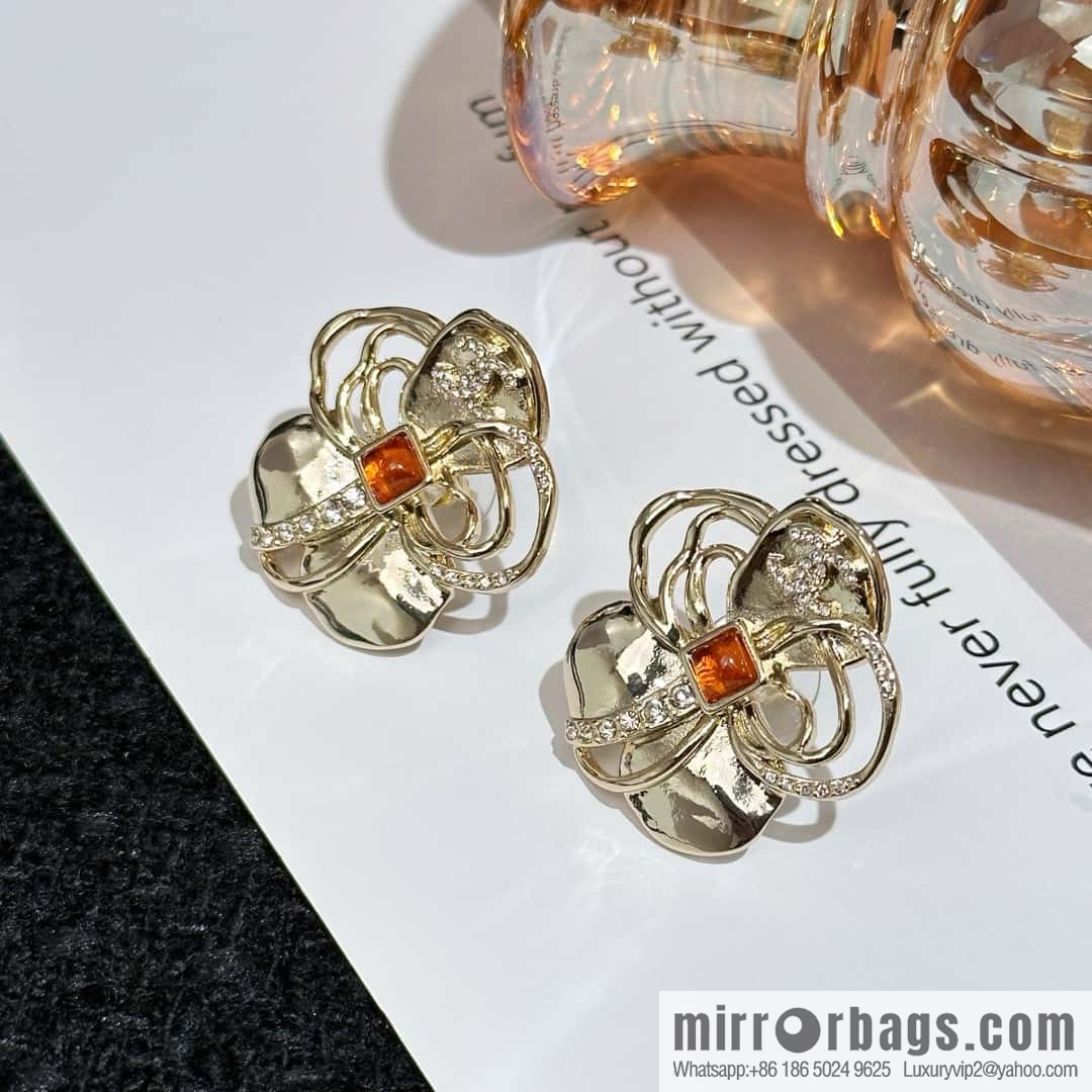 ❗️New ❗️ Chanel stud earrings ☀️ new ☑️ Chanel C1 double c camellia stud earrings ☀️