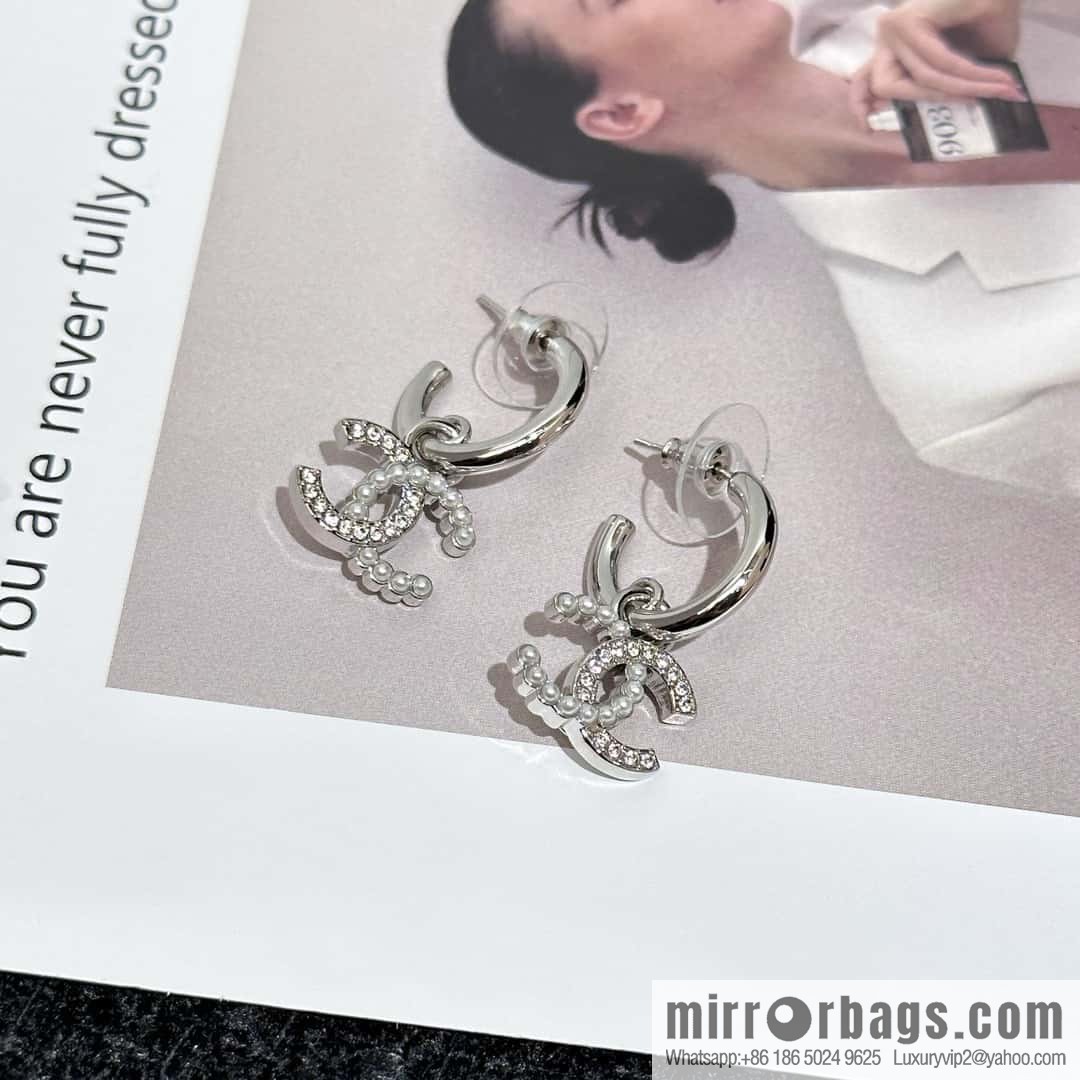 ❗️New ❗️ Chanel stud earrings ☀️ new ☑️ Chanel C2 double c pearl stud earrings ☀️