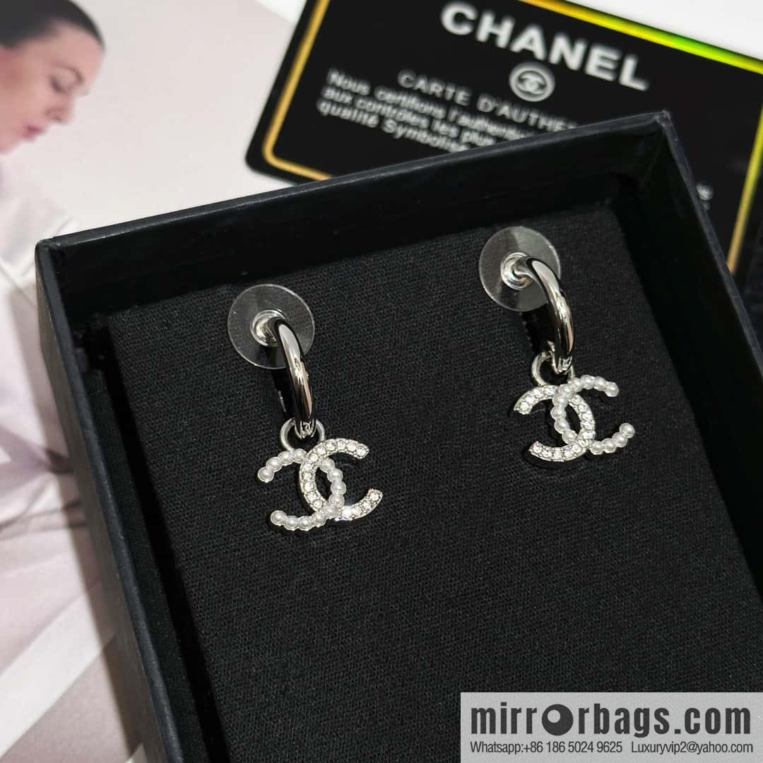❗️New ❗️ Chanel stud earrings ☀️ new ☑️ Chanel C2 double c pearl stud earrings ☀️