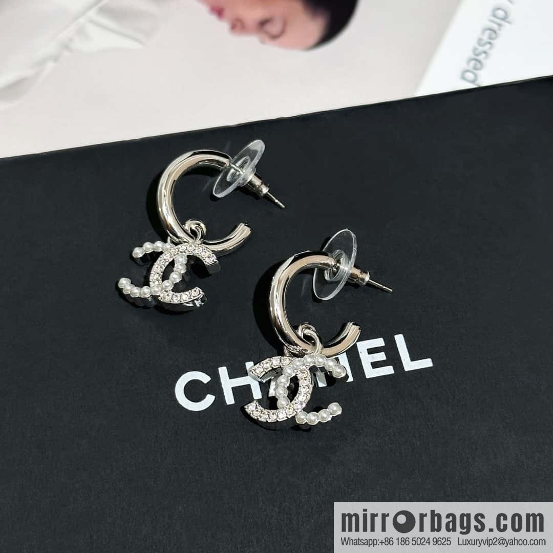 ❗️New ❗️ Chanel stud earrings ☀️ new ☑️ Chanel C2 double c pearl stud earrings ☀️