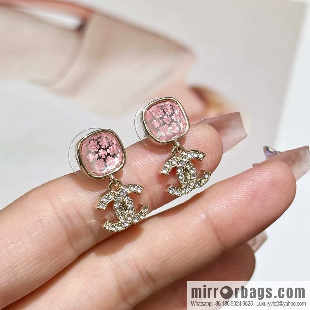 ❗️New ❗️ Chanel stud earrings ☀️ new ☑️ Chanel C2 double c pink four-leaf clover stud earrings ☀️