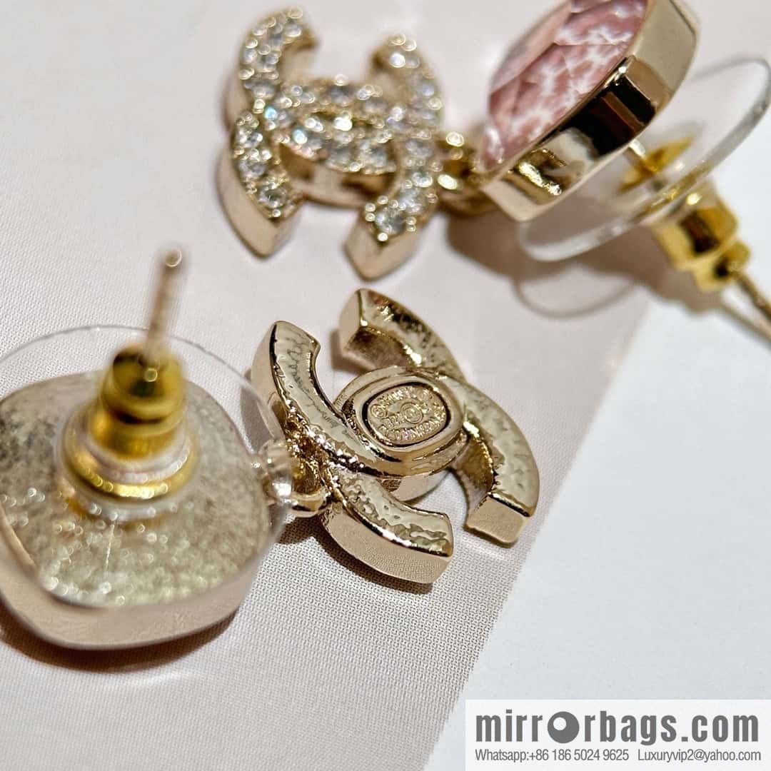 ❗️New ❗️ Chanel stud earrings ☀️ new ☑️ Chanel C2 double c pink four-leaf clover stud earrings ☀️