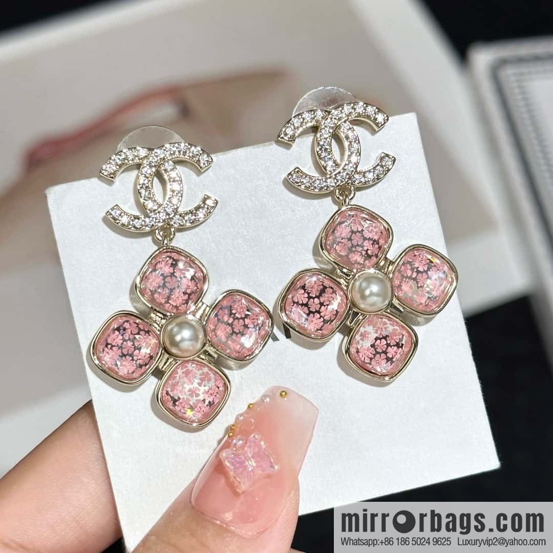❗️New ❗️ Chanel stud earrings ☀️ new ☑️ Chanel C2 double c pink four-leaf clover stud earrings ☀️