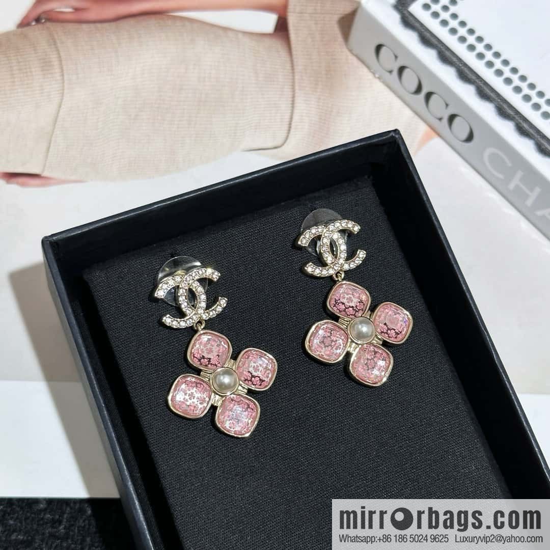 ❗️New ❗️ Chanel stud earrings ☀️ new ☑️ Chanel C2 double c pink four-leaf clover stud earrings ☀️