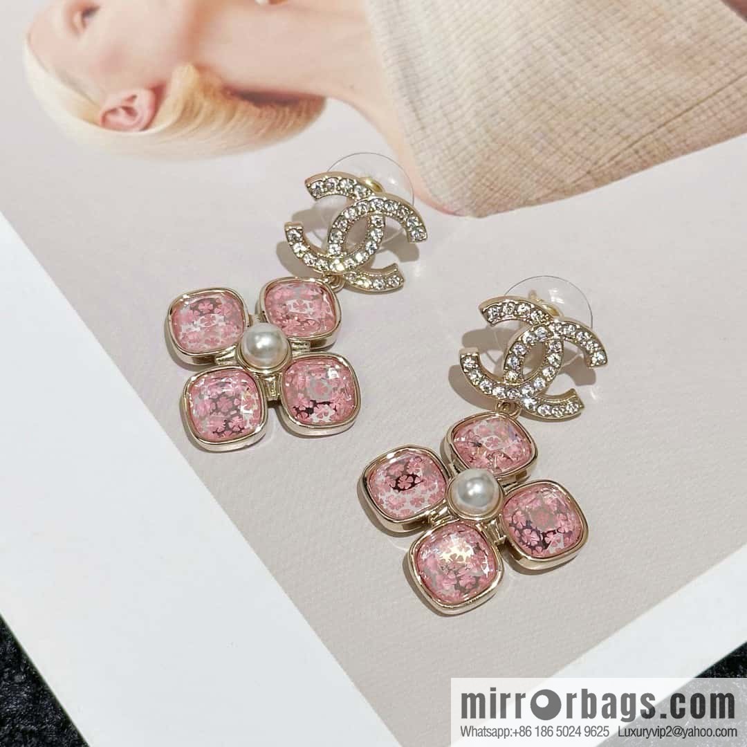 ❗️New ❗️ Chanel stud earrings ☀️ new ☑️ Chanel C2 double c pink four-leaf clover stud earrings ☀️
