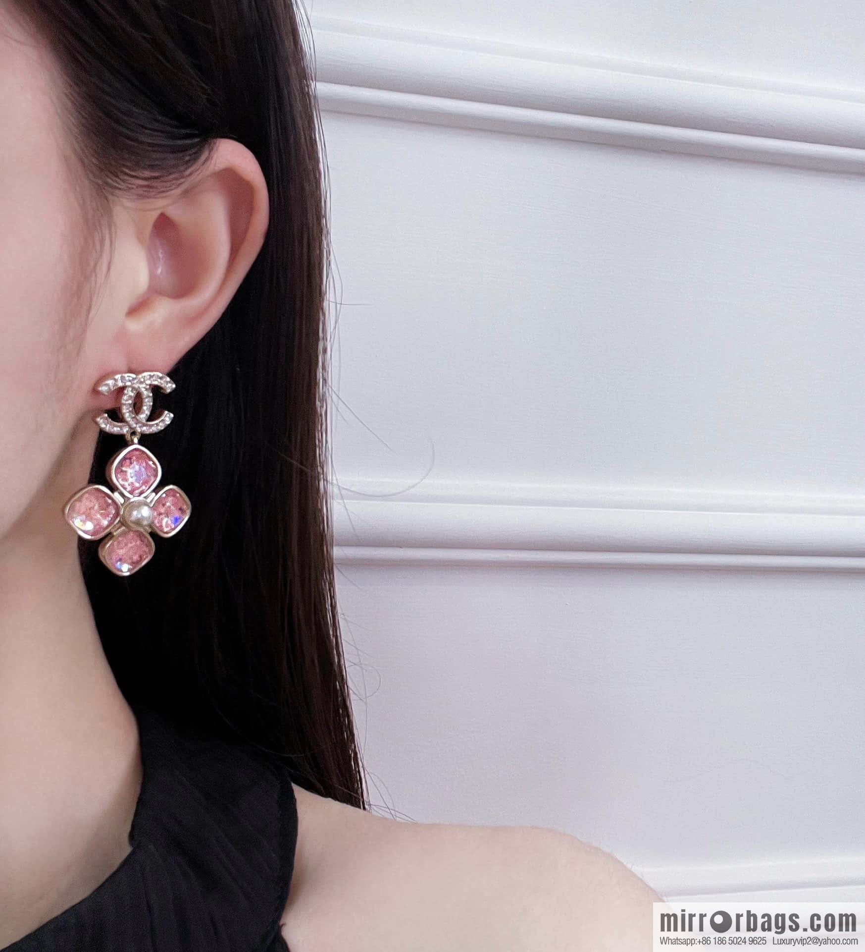 ❗️New ❗️ Chanel stud earrings ☀️ new ☑️ Chanel C2 double c pink four-leaf clover stud earrings ☀️