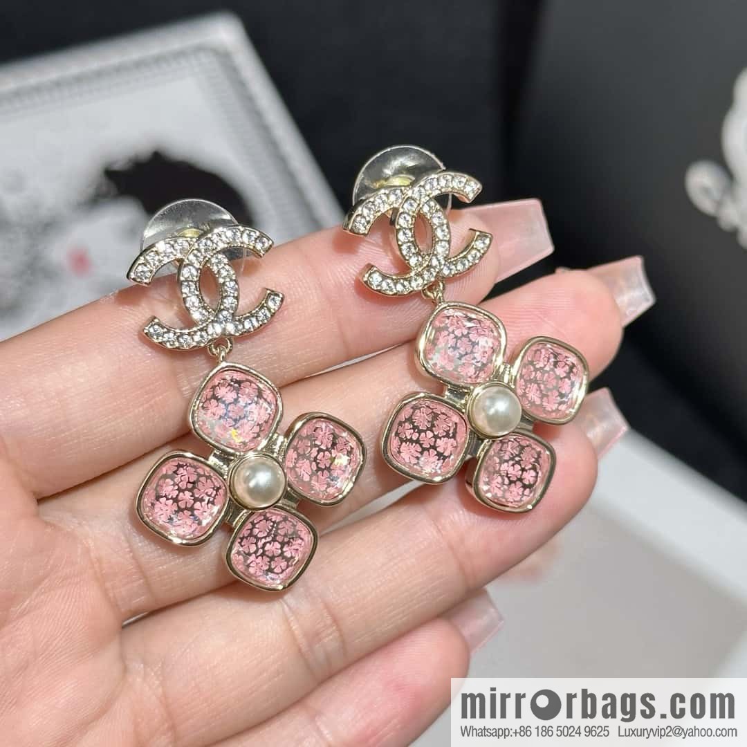 ❗️New ❗️ Chanel stud earrings ☀️ new ☑️ Chanel C2 double c pink four-leaf clover stud earrings ☀️