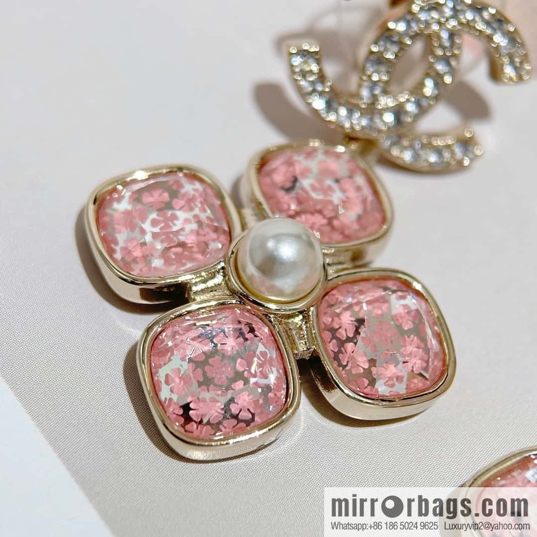 ❗️New ❗️ Chanel stud earrings ☀️ new ☑️ Chanel C2 double c pink four-leaf clover stud earrings ☀️