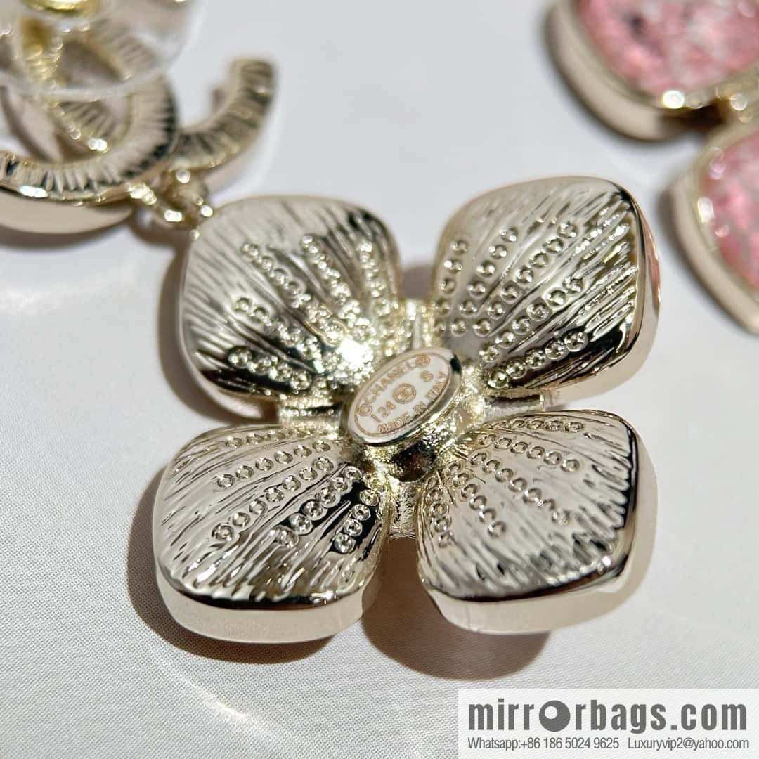 ❗️New ❗️ Chanel stud earrings ☀️ new ☑️ Chanel C2 double c pink four-leaf clover stud earrings ☀️