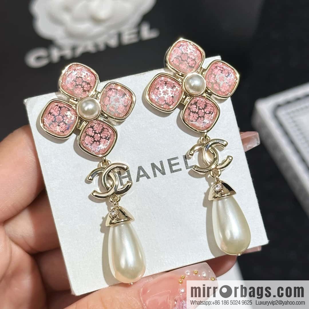 ❗️New ❗️ Chanel stud earrings ☀️ new ☑️ Chanel C3 double c pink four-leaf clover stud earrings ☀️