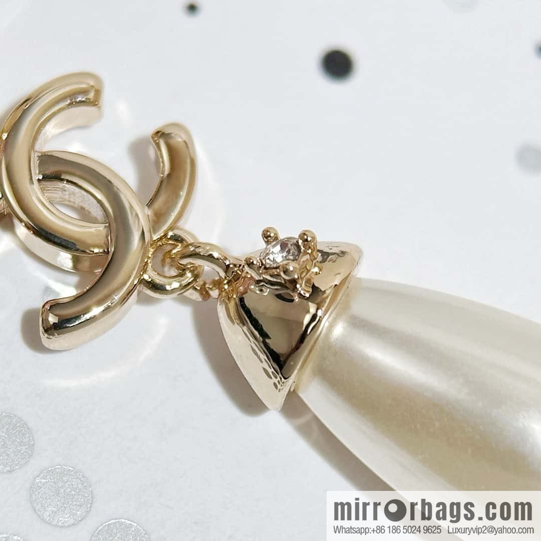 ❗️New ❗️ Chanel stud earrings ☀️ new ☑️ Chanel C3 double c pink four-leaf clover stud earrings ☀️
