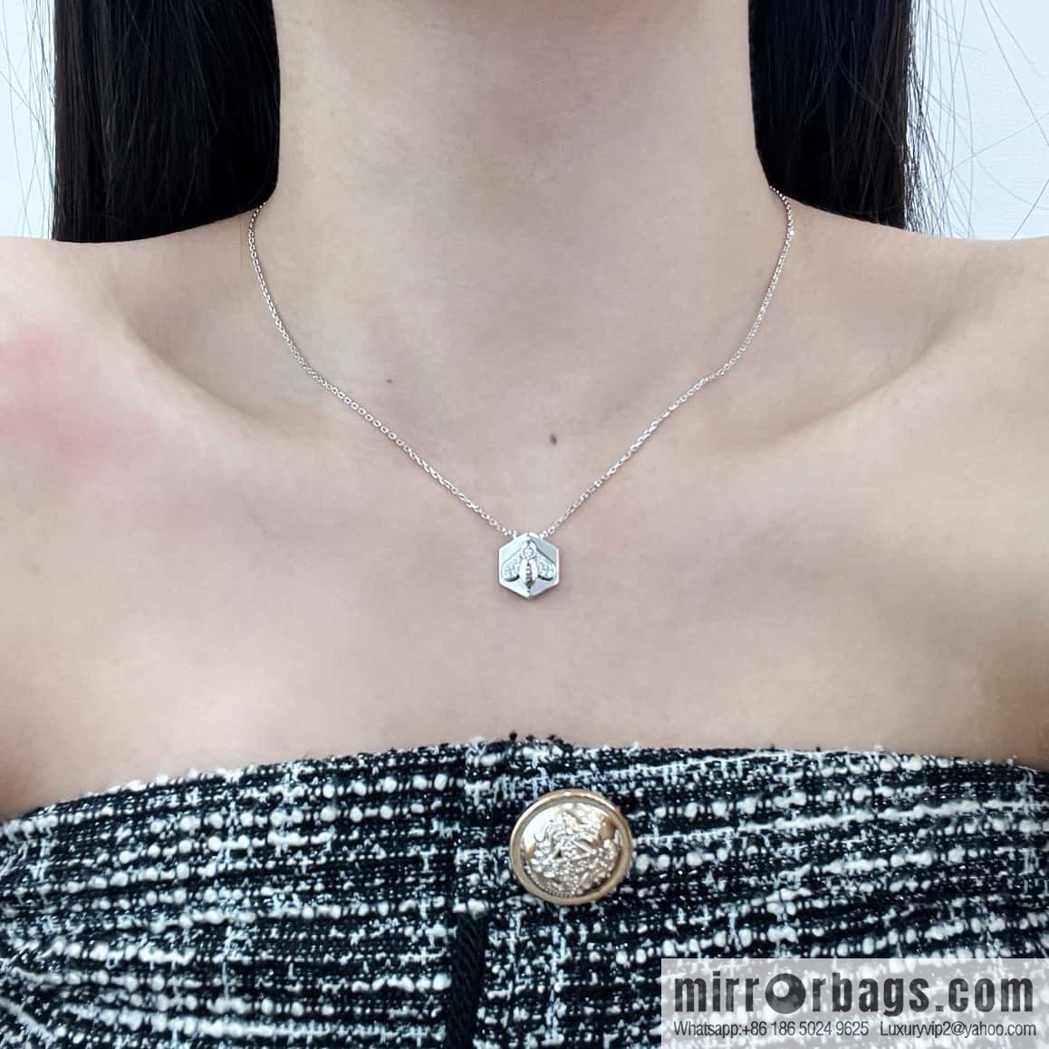 ❗️New ❗️ ☀️ Original A ☀️ Chaumet Paris CHAUMET New Bee Badge Necklace ☀️