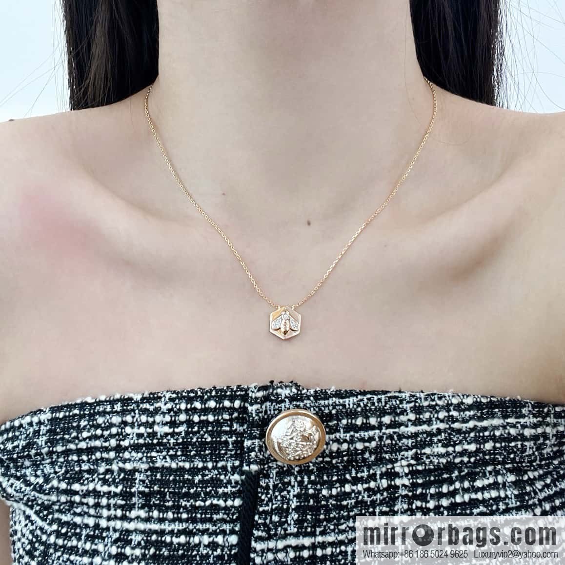 ❗️New ❗️ ☀️ Original A ☀️ Chaumet Paris CHAUMET New Bee Badge Necklace ☀️