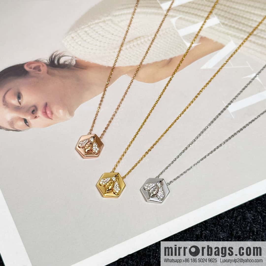 ❗️New ❗️ ☀️ Original A ☀️ Chaumet Paris CHAUMET New Bee Badge Necklace ☀️