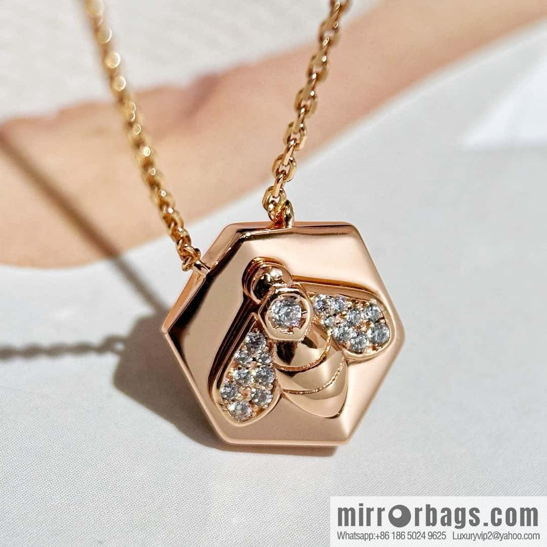 ❗️New ❗️ ☀️ Original A ☀️ Chaumet Paris CHAUMET New Bee Badge Necklace ☀️